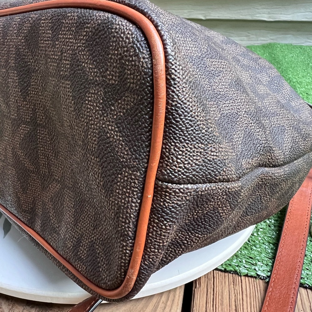 MICHAEL KORS Frankie Drawstring Cross-Body Bag Brown with Gold Hardware. - Picture 10 of 17